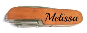 edles Sack- / Taschenmesser in Holzoptik mit eingebranntem Namen - Schriftart 'Play'