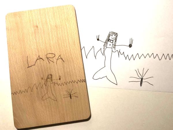 Brettchen mit Kinderzeichnung - originell und praktisches Geschenk